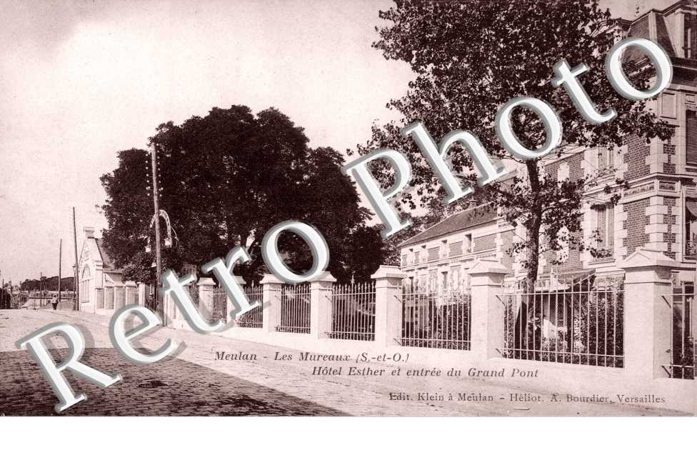 Hotel Esther et entree du Grand Pont