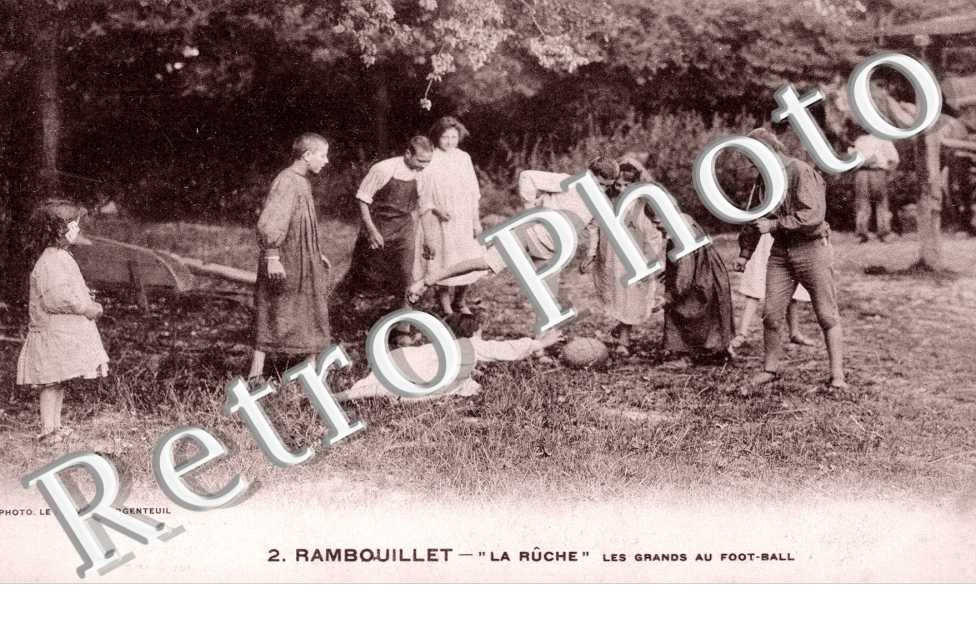 "La Rûche",  les Grands au Football