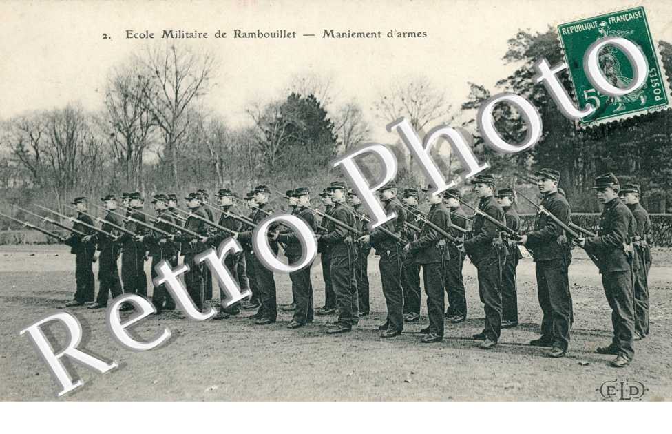 Ecole militaire, maniement d&#039;armes