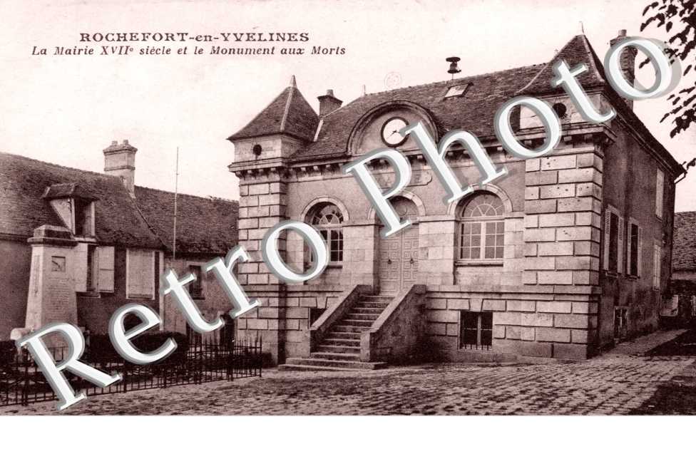 La Mairie et le Monument aux Morts