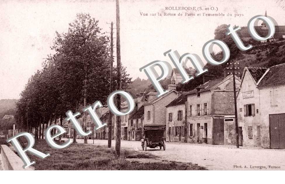 Vue sur la Route de Paris et sur l&#039;ensemble du Pays
