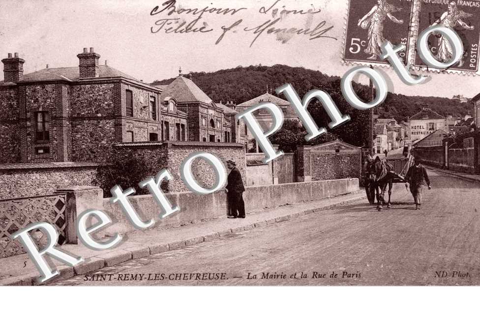 La Mairie et la Rue de Paris