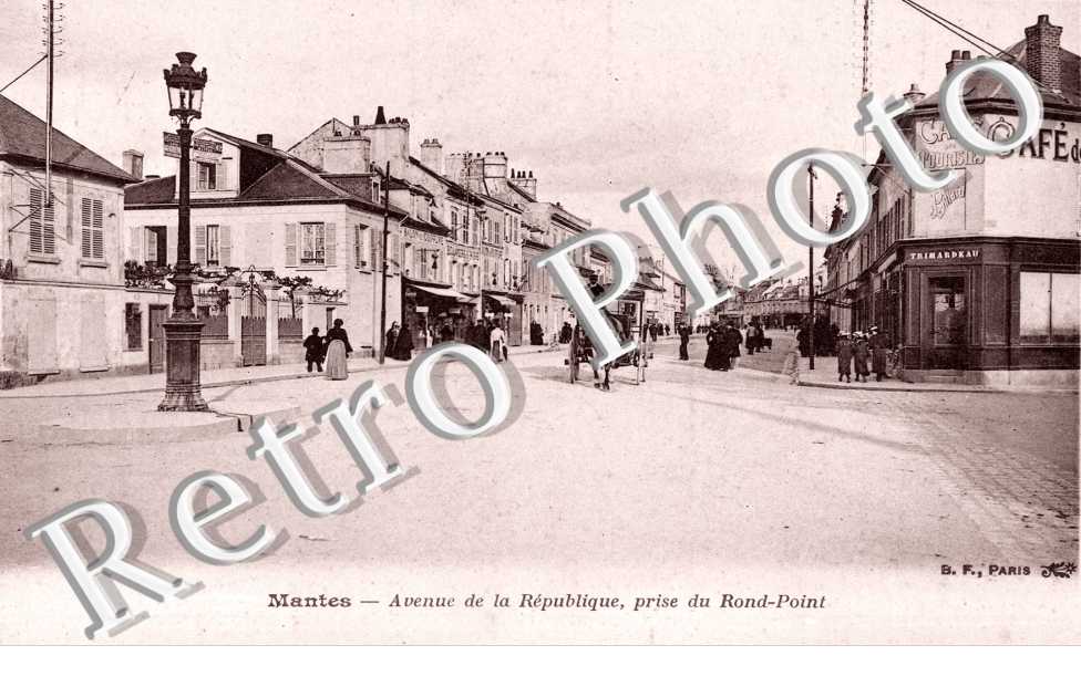 l&#039;Avenue de la Republique prise du Rond-Point