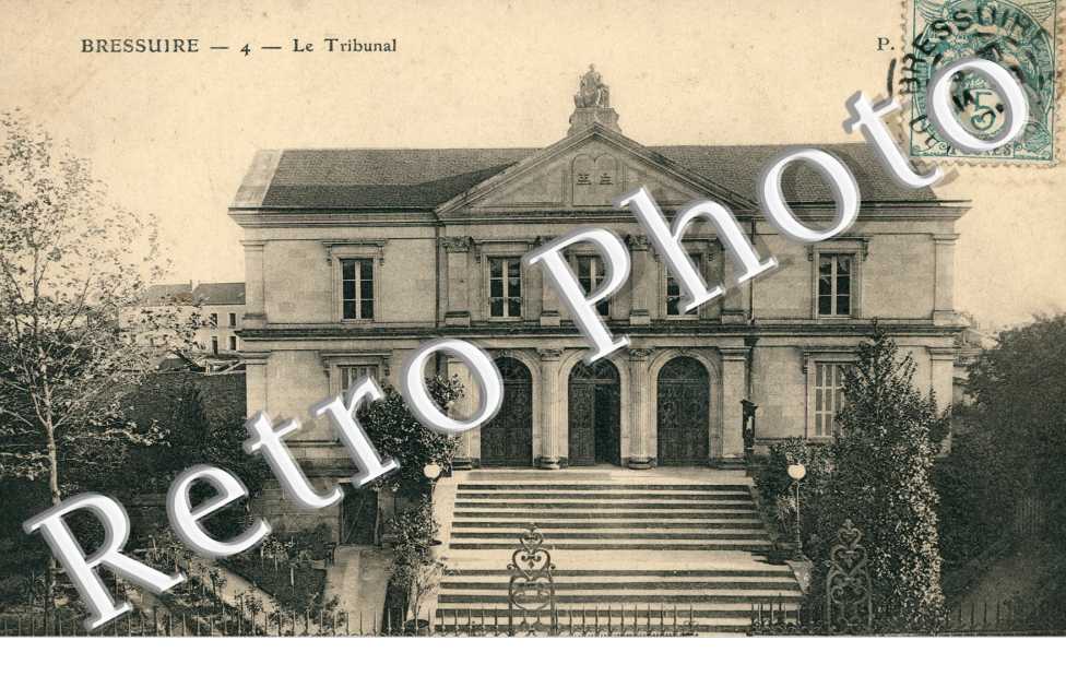 le Tribunal