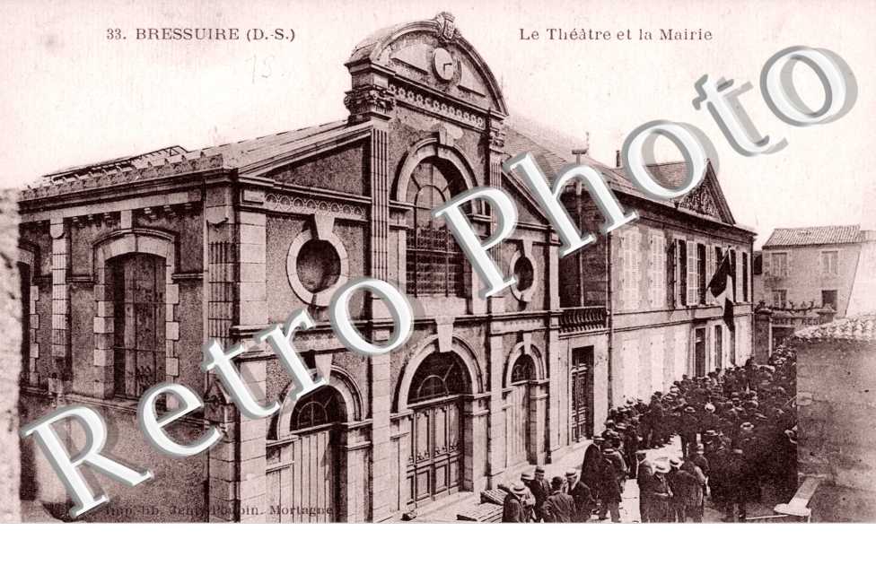 Le theatre et la mairie