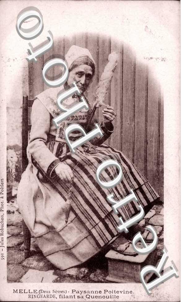 Paysanne Poitevine, Ringearde filant sa Quenouille