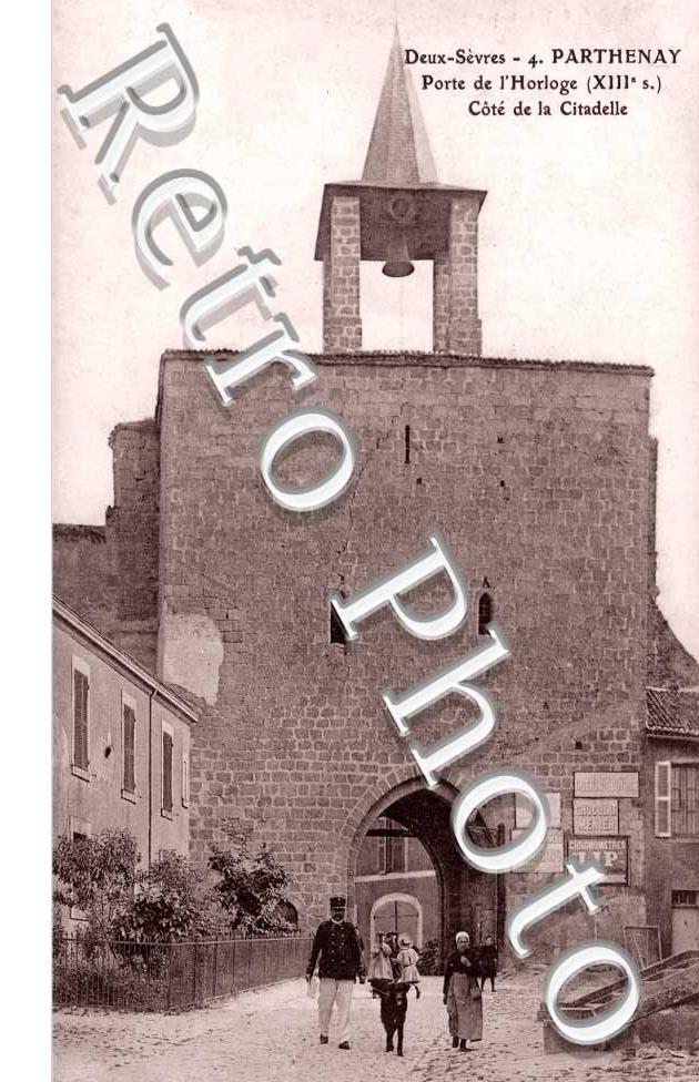 la Porte de l'Horloge datant du XIIeme siecle
