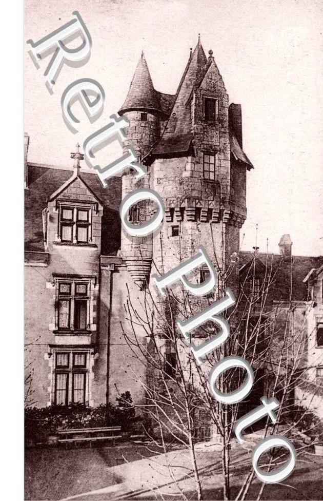 la Tour du XVeme siecle de la Maison dite du President Tyndo