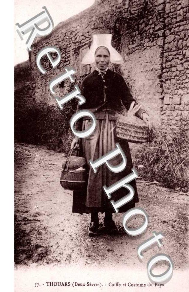 Coiffe et Costume du Pays
