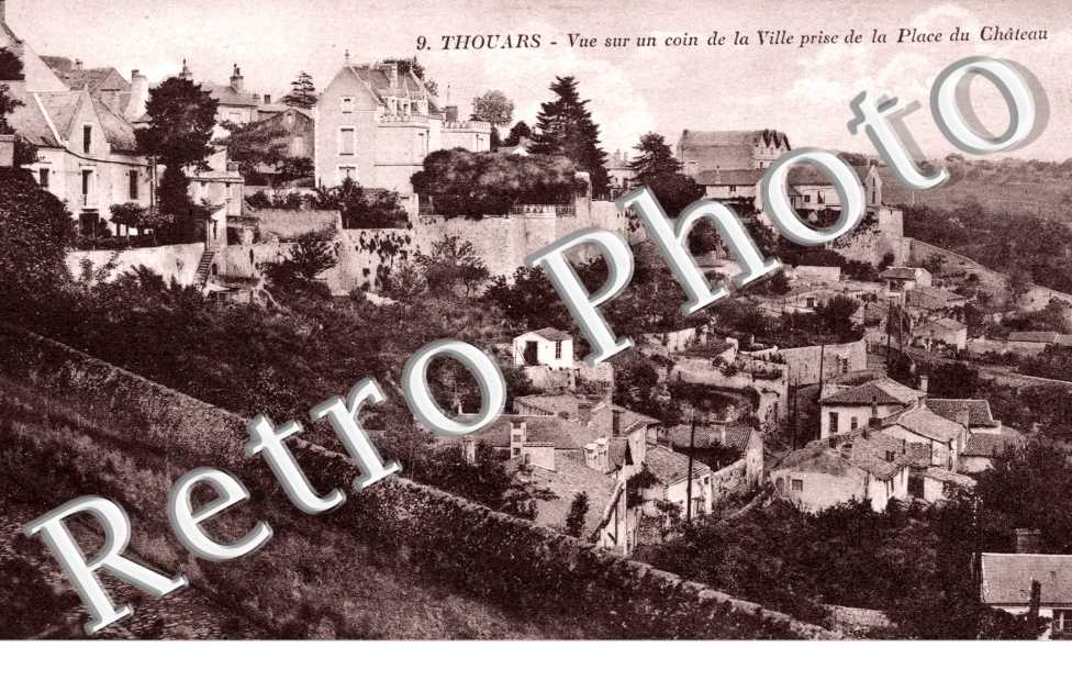 Vue sur un Coin de la Ville prise de la Place du Chateau