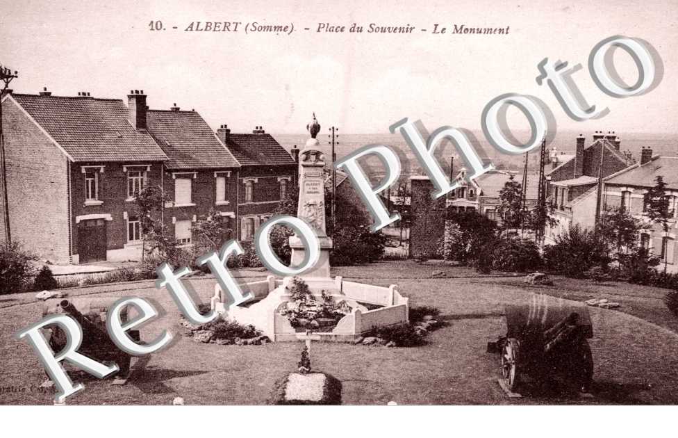 Place du Souvenir, le Monument