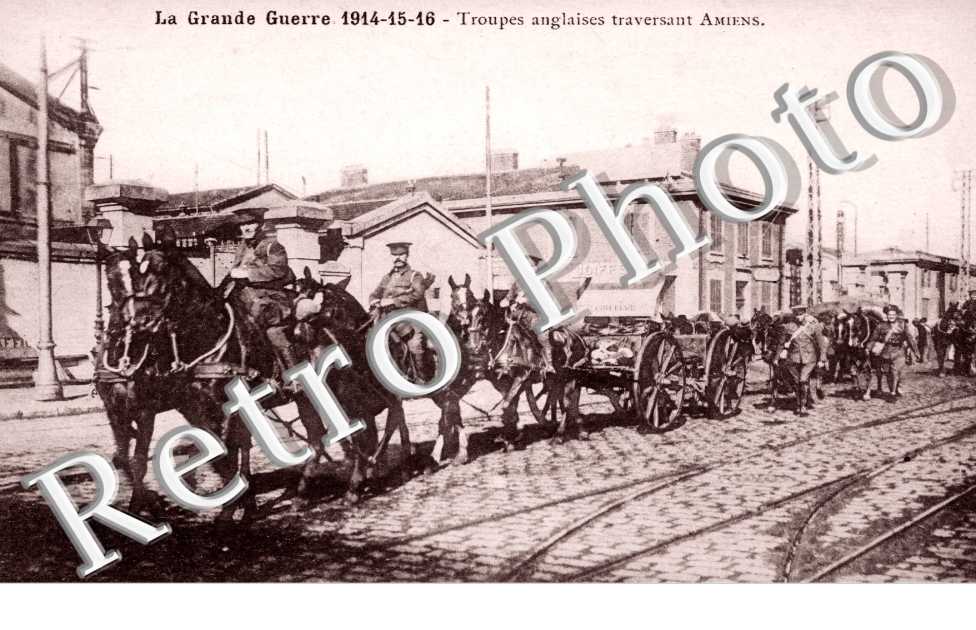 Troupes anglaises traversant Amiens