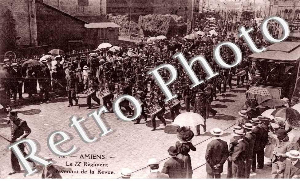 Le 72e Regiment revenant de Revue