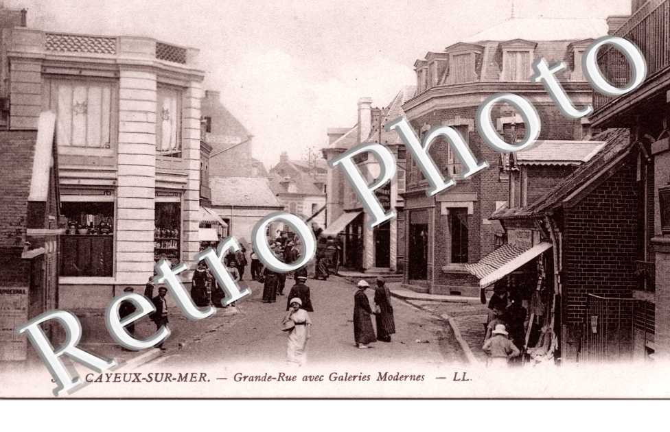Grande-rue avec galeries modernes
