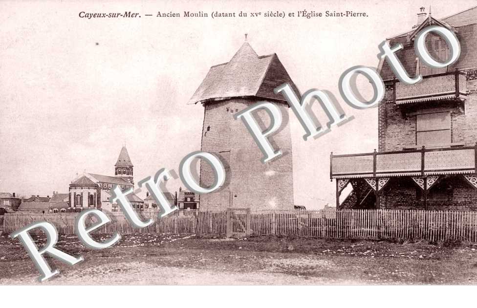 Ancien moulin et l&#039;église Saint-Pierre
