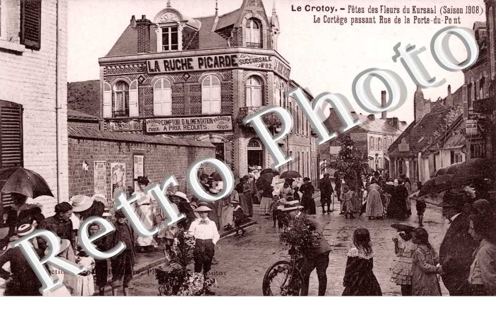 Fêtes des Fleurs du Kursaal (saison 1908) - Le cortège passant rue de la Porte-du-Pont