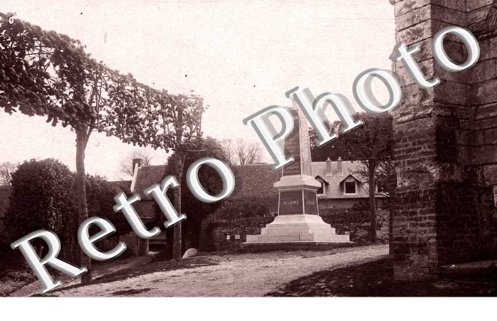 (Le Monument aux Morts)