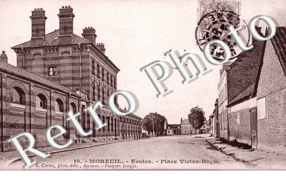 les Ecoles, la Place Victor-Hugo