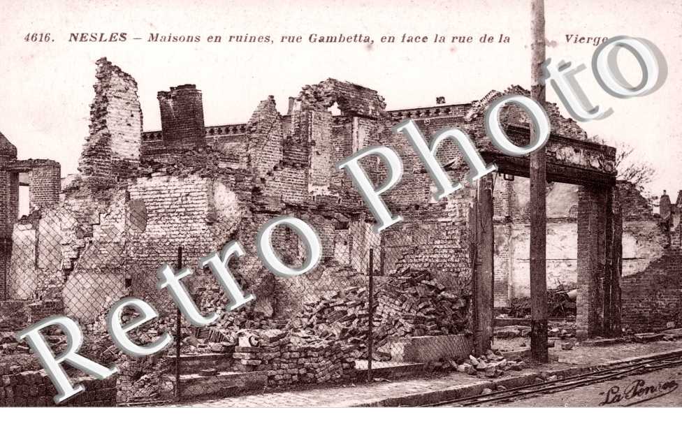 Rue gambetta, maisons en ruines, en face la rue de la Vierge
