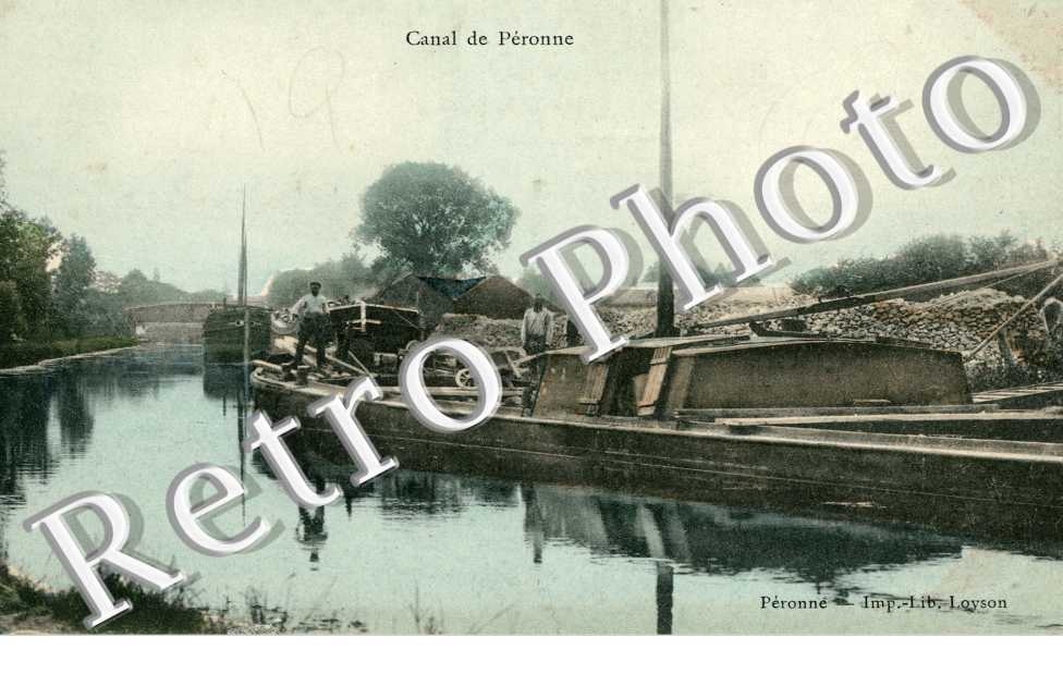 une peniche sur le Canal