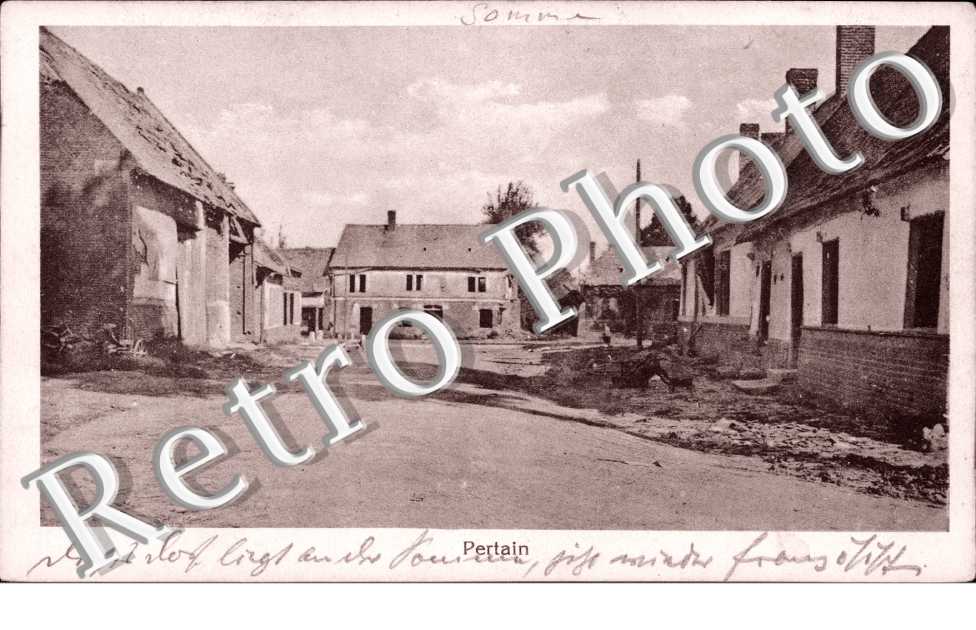( une rue du village )