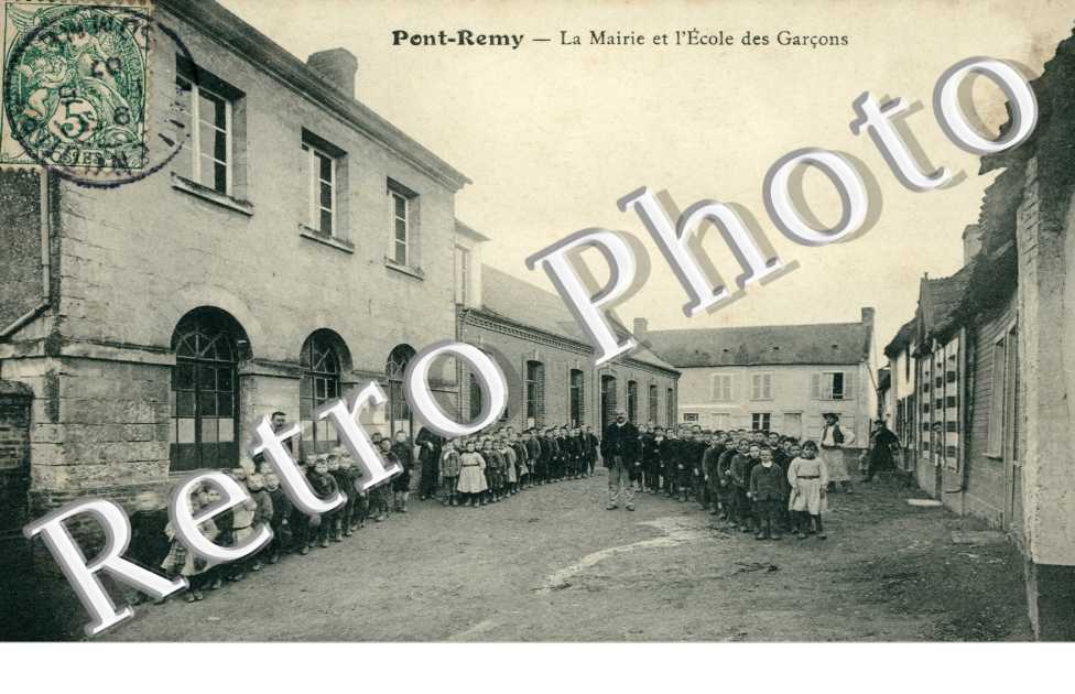 la Mairie et l'Ecole des Garcons