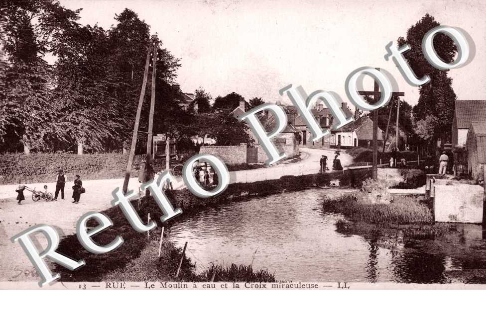 Le Moulin a eau et la Croix Miraculeuse