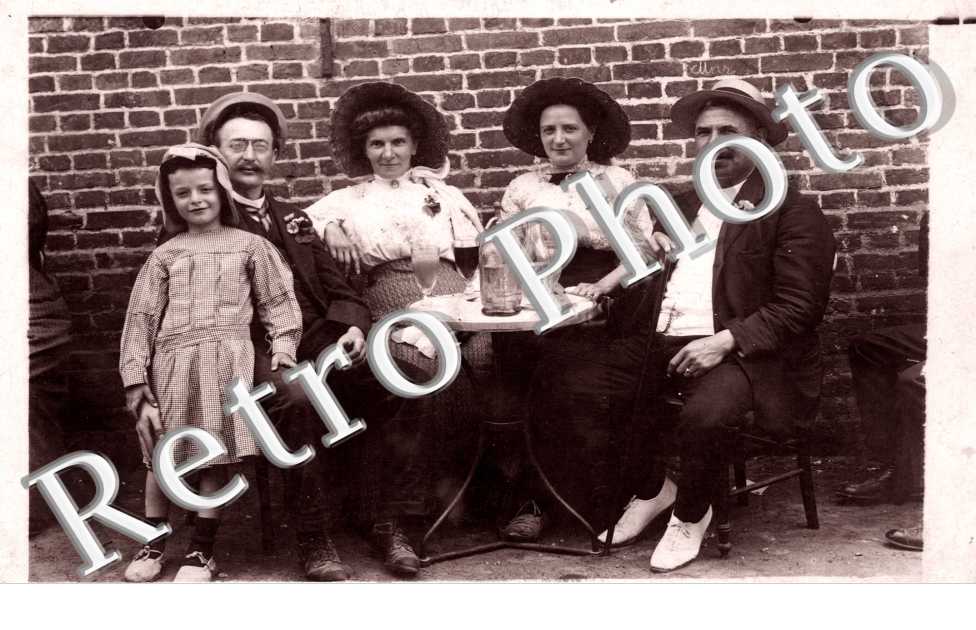 Deux couples et une fillette