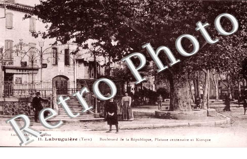 Kiosque et boulervard de la Republique