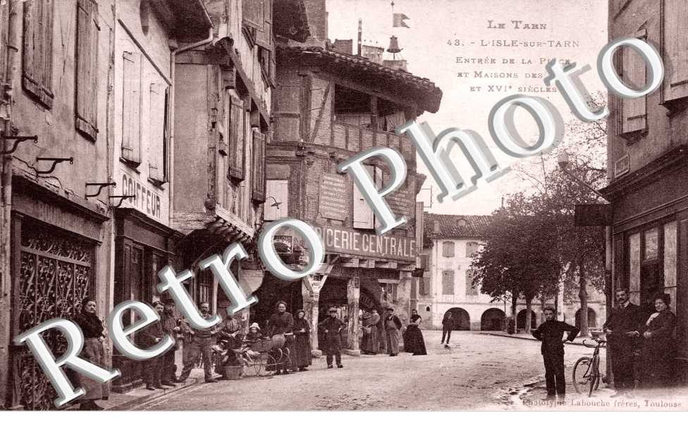 entree de la place et maisons des XVe et XVIe siecles