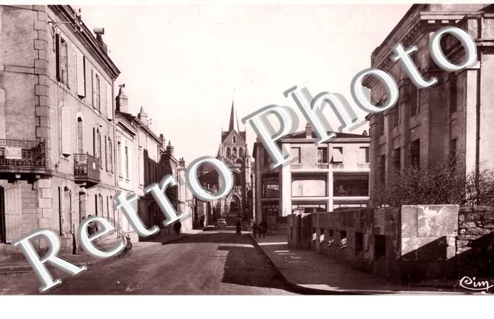Theatre et eglise N.-D