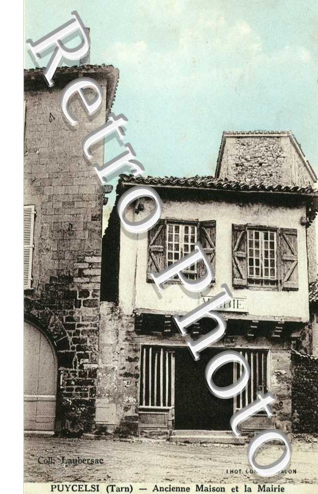 Puycelsi -    Ancienne maison et la mairie