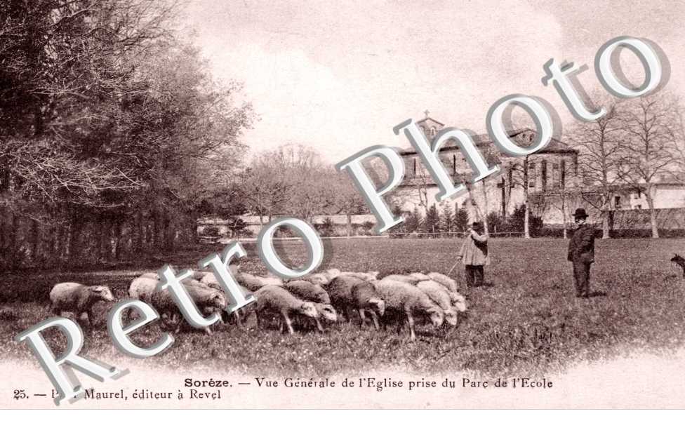 Vue generale de l'Eglise prise du Parc de l'Ecole