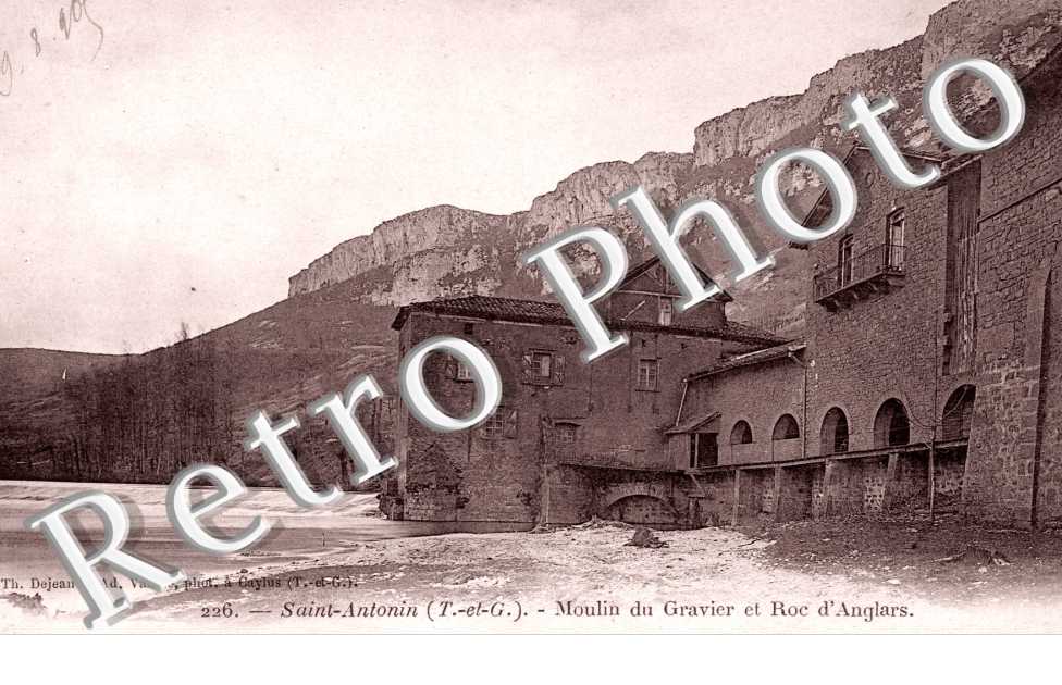 Moulin du Gravier et Roc d'Anglars