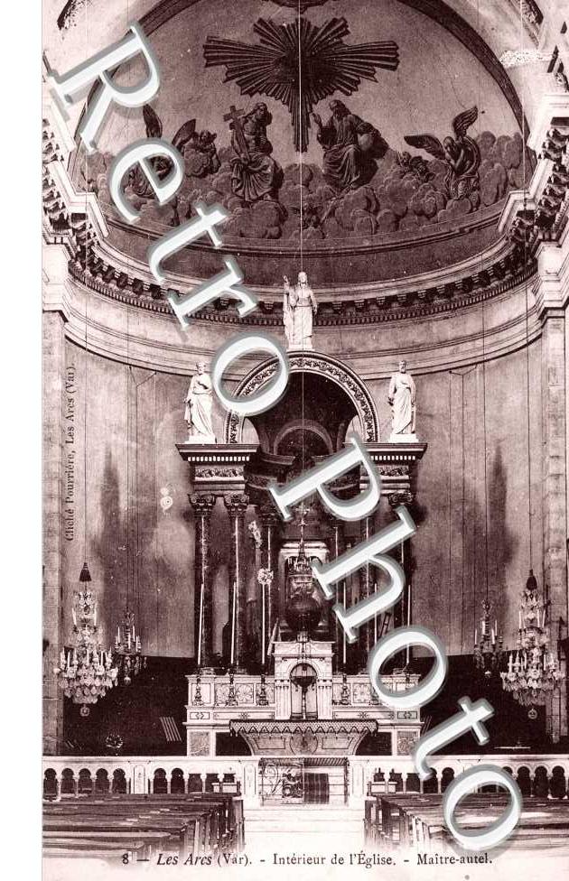 Interieur de l&#039;Eglise Maitre Autel