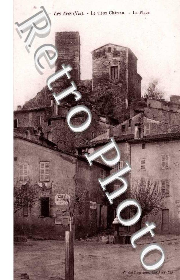 le Vieux chateau La place