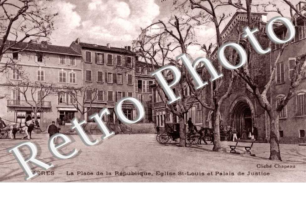 Place de la Republique Eglise Saint Louis et Palais de Justice