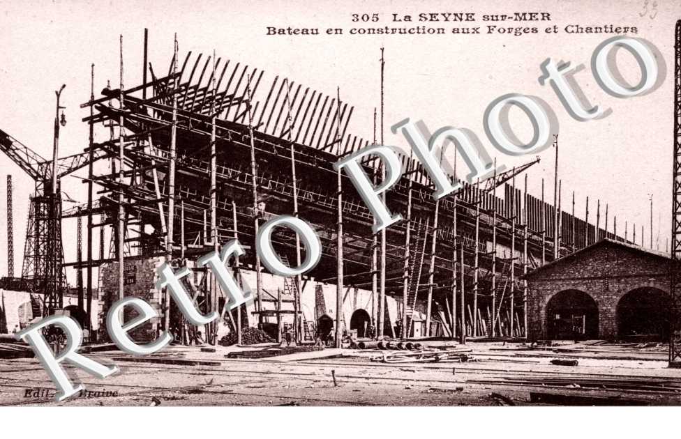 Bateau en contruction aux Forges et Chantiers