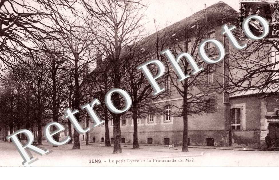 le petit Lycee et la Promenade du Mail