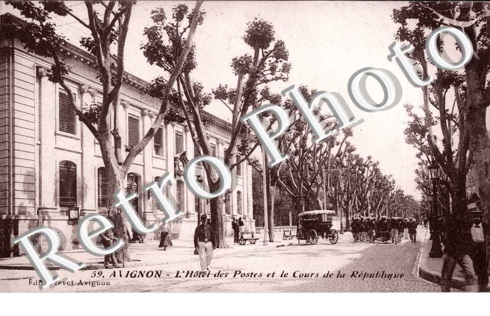 l&#039;Hotel des Postes et le Cours de la Republique