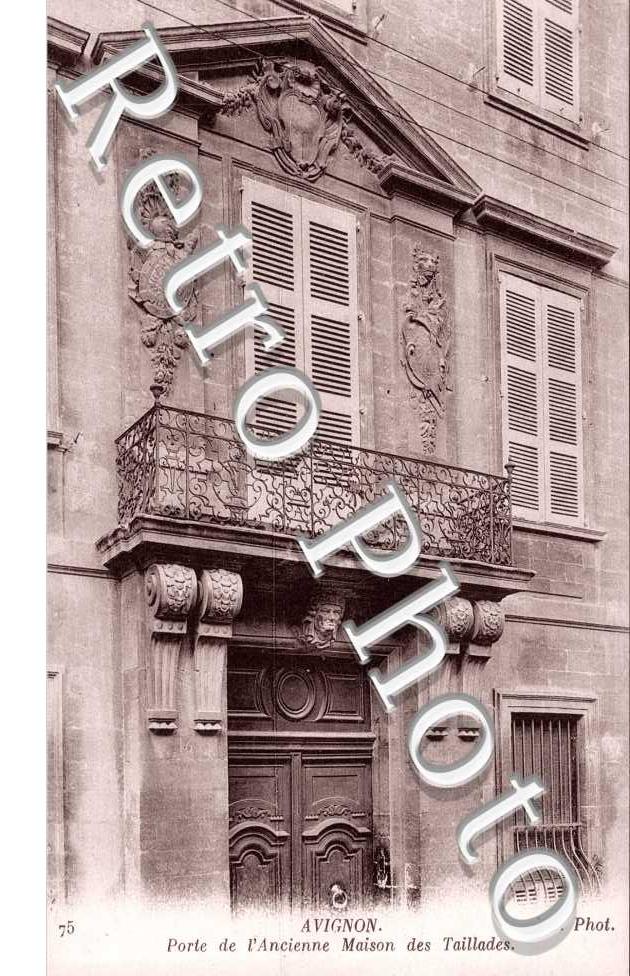 PORTe de l&#039;ancienne maison des Taillades