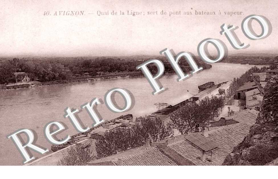 le Quai de la Ligne servant de Pont aux Bateaux a Vapeur