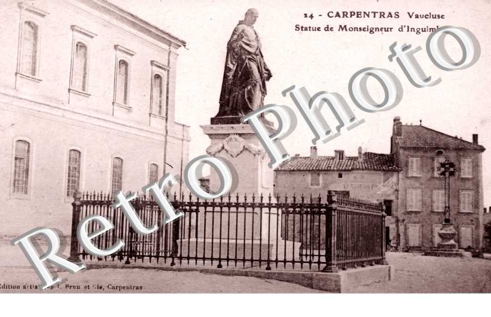  la Statue de Monseigneur d'Inguimbert