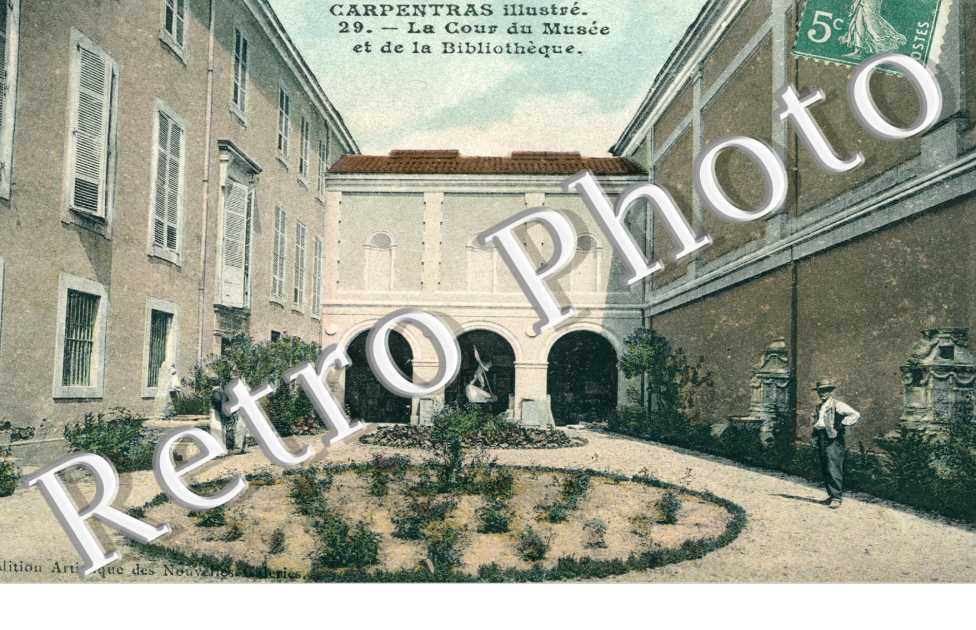 la Cour du Musee et de la Bibliotheque