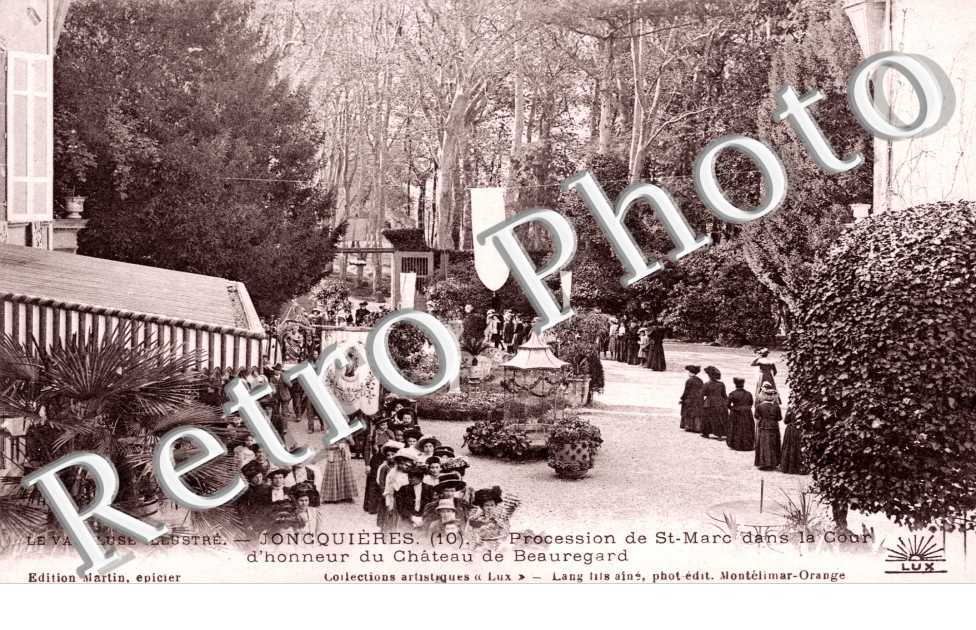 procession de Saint Marc dans la cour d'honneur du chateau de Beauregard