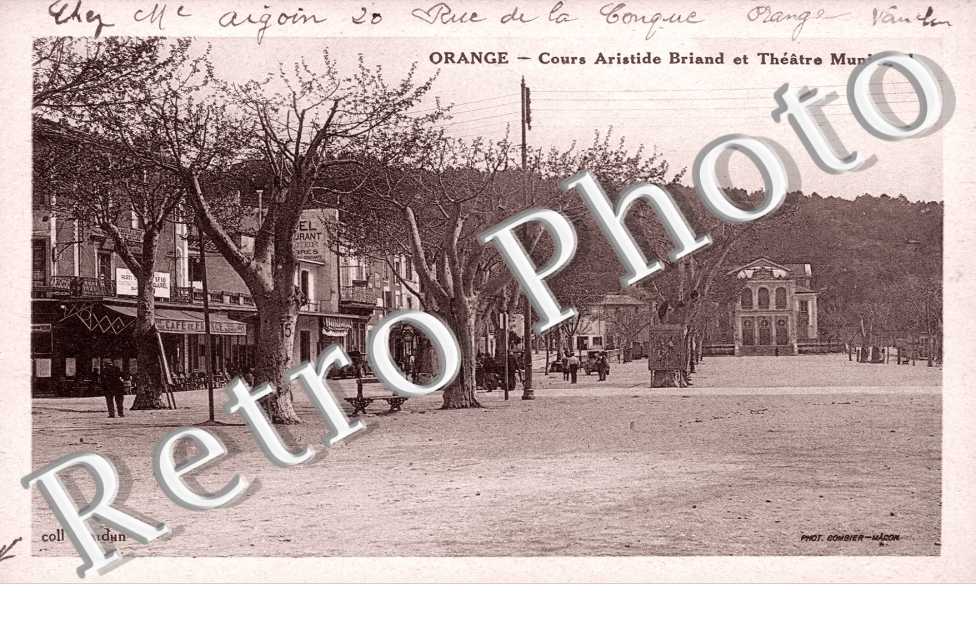 Cours Aristide Briand et theatre municipal
