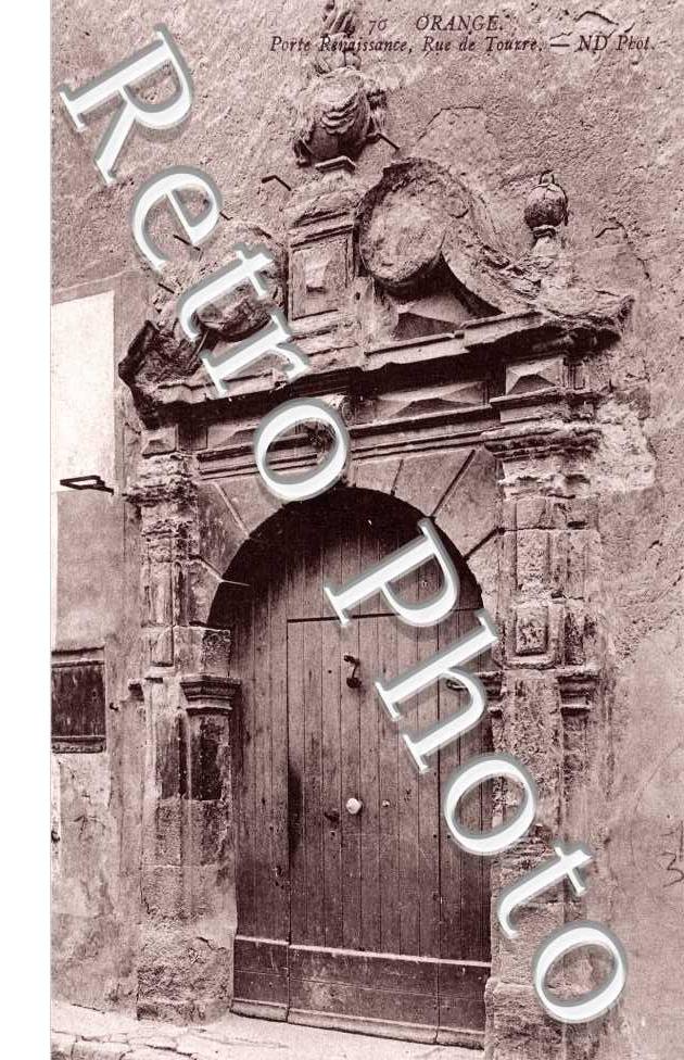 Porte Renaissance rue de Yourre