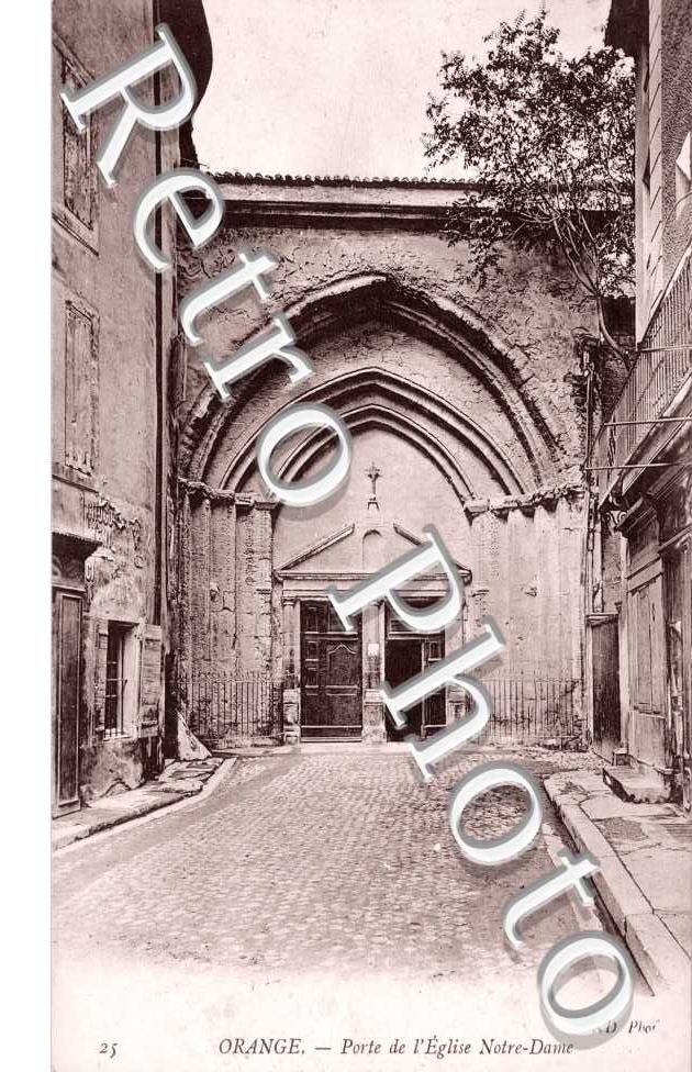 Porte de l&#039;Eglise Notre Dame