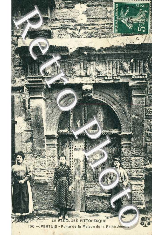 la Porte de la Maison de la Reine Jeanne