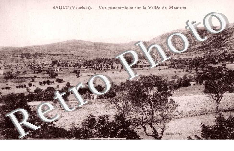 Vue panoramique sur la vallee de Monieux